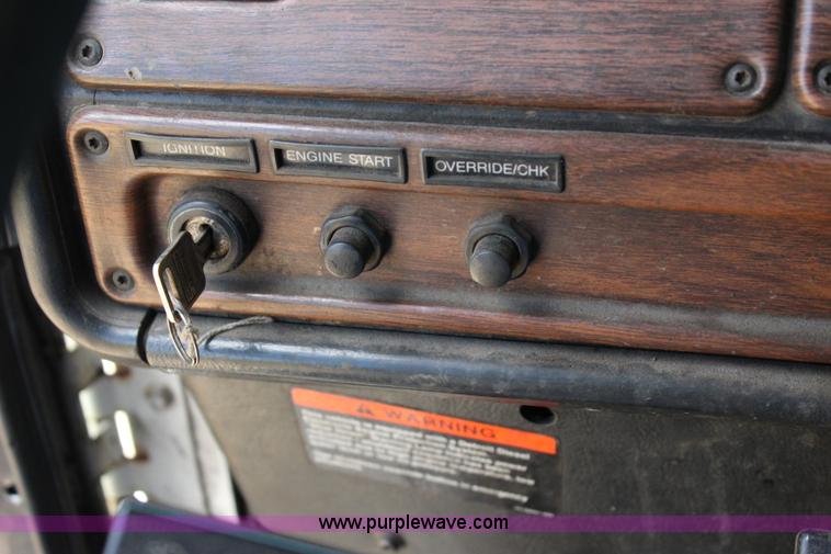 image for item I1644 2000 Freightliner semi truck