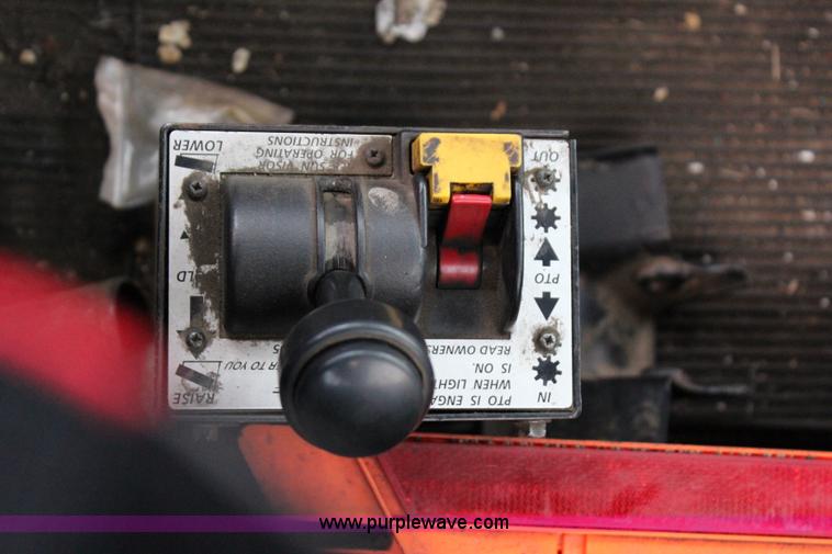 image for item I1644 2000 Freightliner semi truck