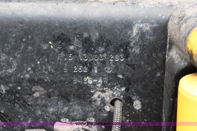 image for item I1644 2000 Freightliner semi truck