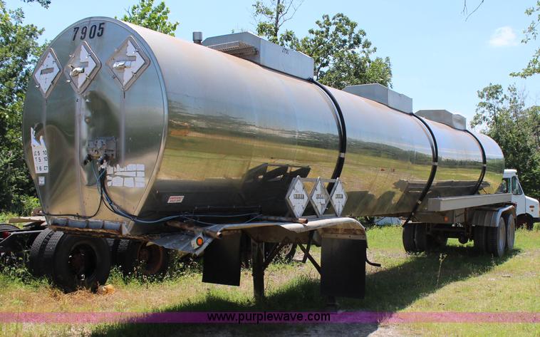image for item I1650 1969 Heil tank trailer