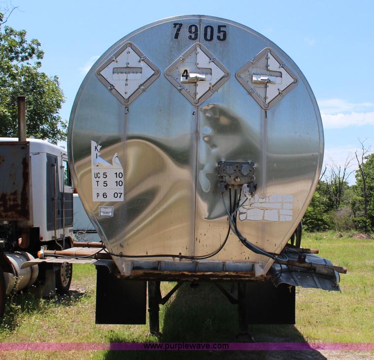 image for item I1650 1969 Heil tank trailer