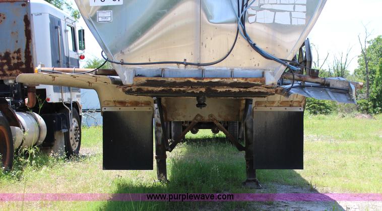 image for item I1650 1969 Heil tank trailer