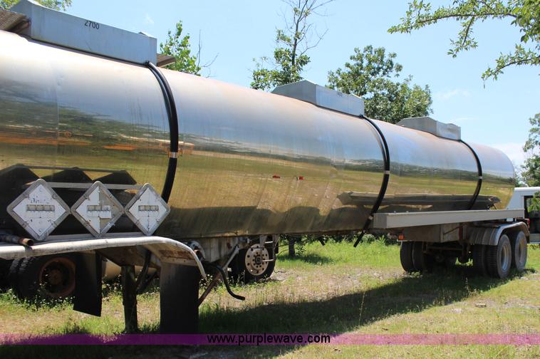 image for item I1650 1969 Heil tank trailer
