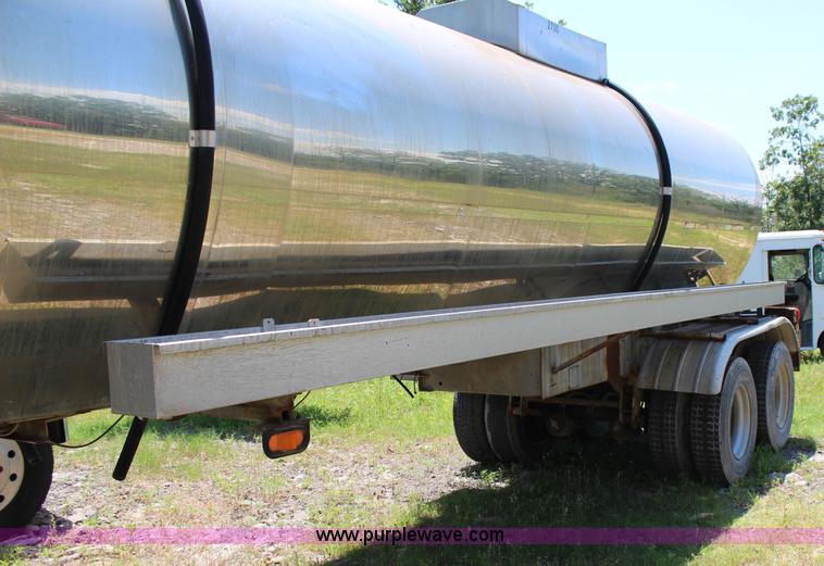 image for item I1650 1969 Heil tank trailer