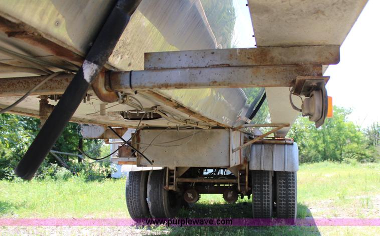 image for item I1650 1969 Heil tank trailer