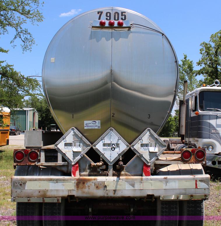 image for item I1650 1969 Heil tank trailer