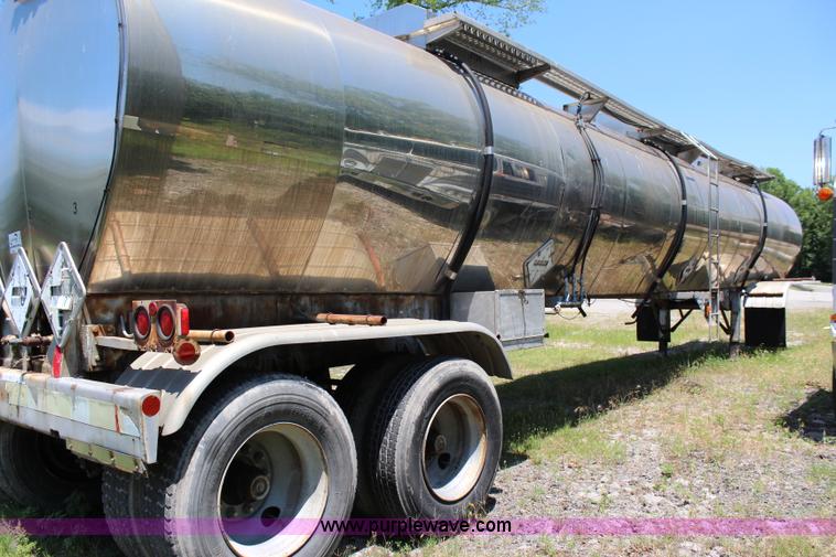 image for item I1650 1969 Heil tank trailer