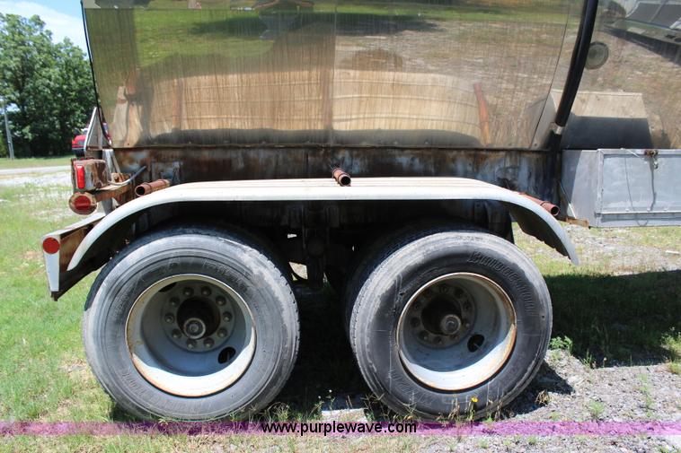 image for item I1650 1969 Heil tank trailer