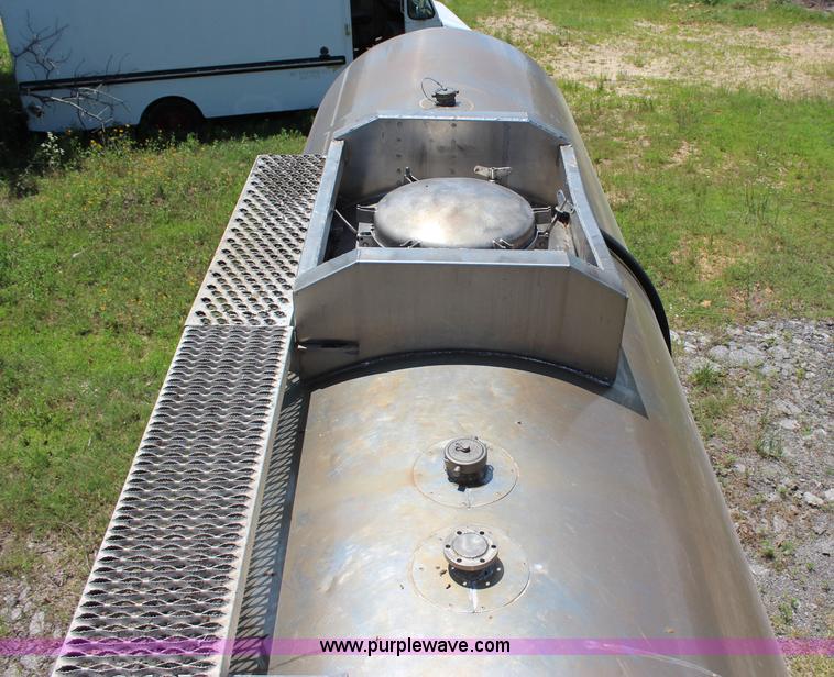image for item I1650 1969 Heil tank trailer