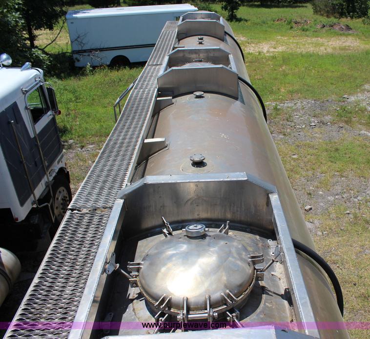 image for item I1650 1969 Heil tank trailer