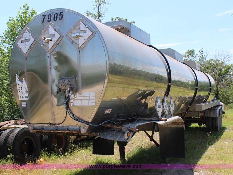 image for item I1650 1969 Heil tank trailer