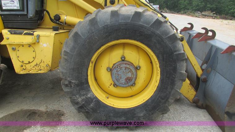 image for item I3054 2000 New Holland LB115 backhoe