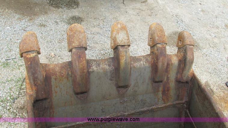 image for item I3054 2000 New Holland LB115 backhoe