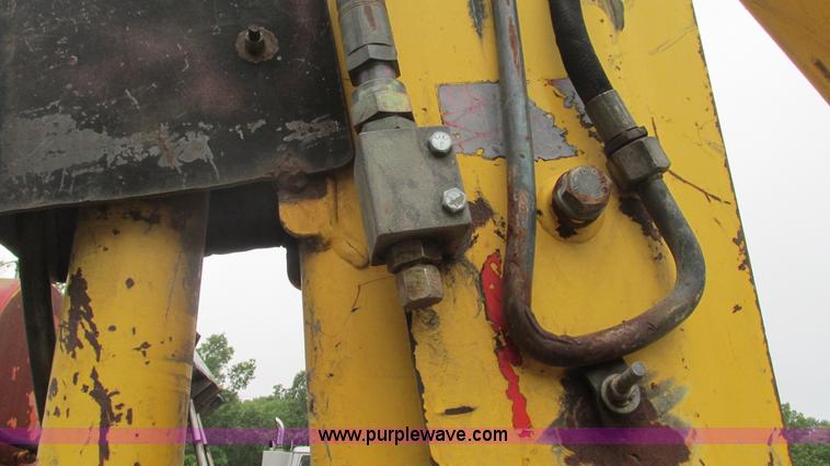 image for item I3054 2000 New Holland LB115 backhoe