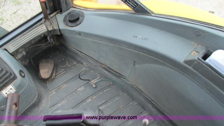 image for item I3054 2000 New Holland LB115 backhoe