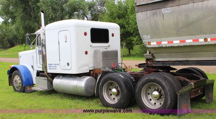 image for item J5975 1994 Peterbilt 379 semi truck