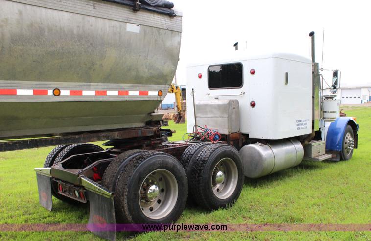 image for item J5975 1994 Peterbilt 379 semi truck