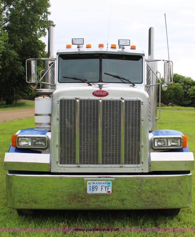 image for item J5975 1994 Peterbilt 379 semi truck