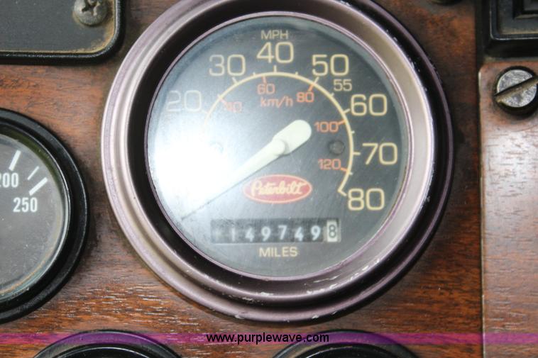 image for item J5975 1994 Peterbilt 379 semi truck