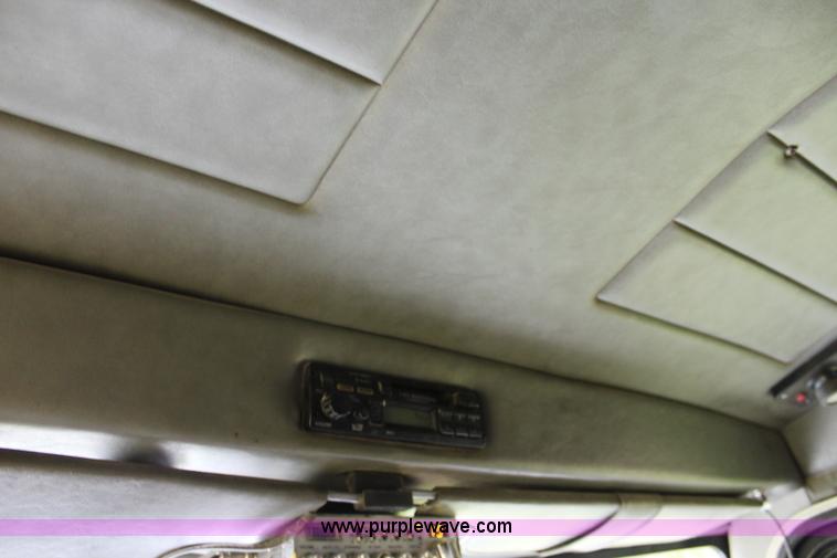 image for item J5975 1994 Peterbilt 379 semi truck