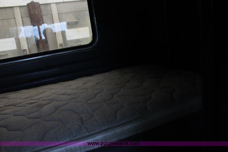 image for item J5975 1994 Peterbilt 379 semi truck