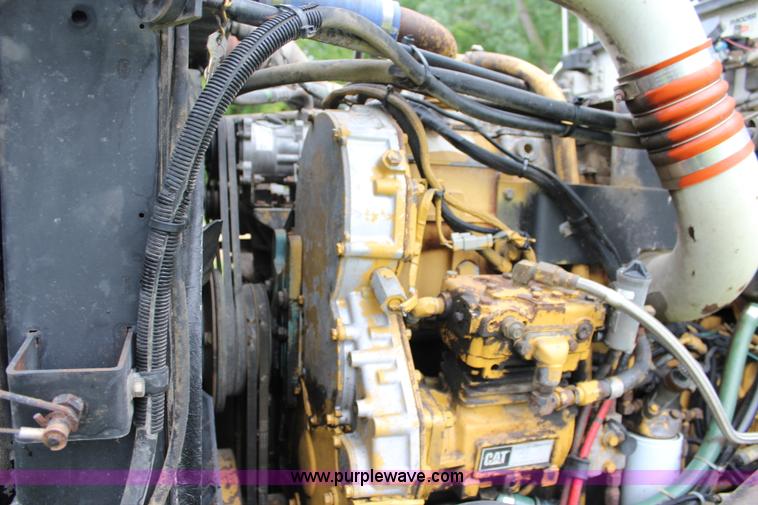 image for item J5975 1994 Peterbilt 379 semi truck