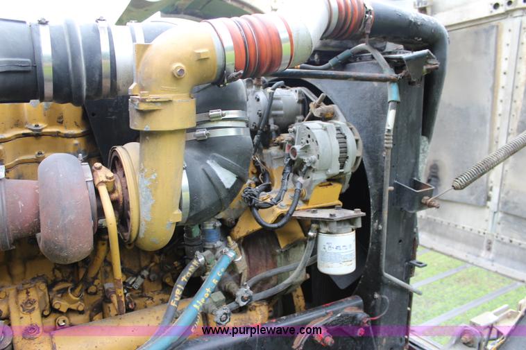 image for item J5975 1994 Peterbilt 379 semi truck