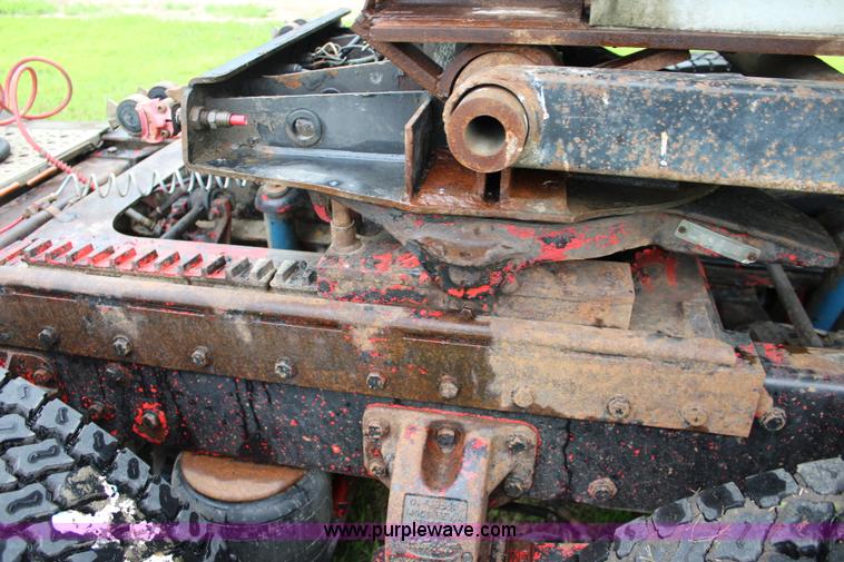 image for item J5975 1994 Peterbilt 379 semi truck