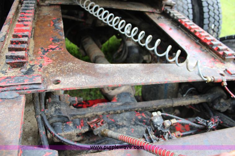 image for item J5975 1994 Peterbilt 379 semi truck