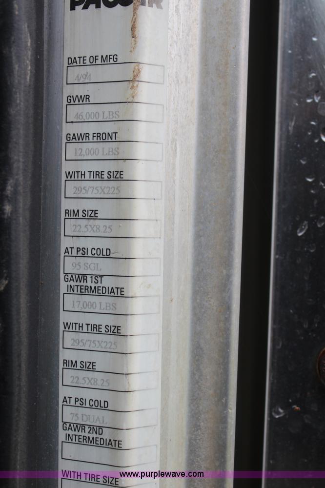 image for item J5975 1994 Peterbilt 379 semi truck