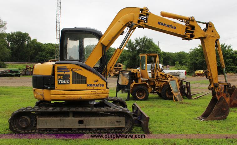 image for item J5980 Komatsu PC75UU-2 excavator
