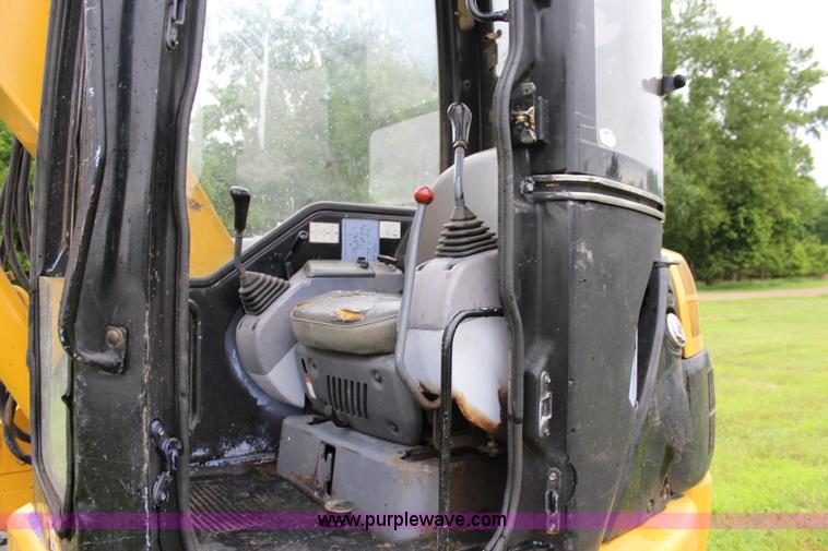 image for item J5980 Komatsu PC75UU-2 excavator