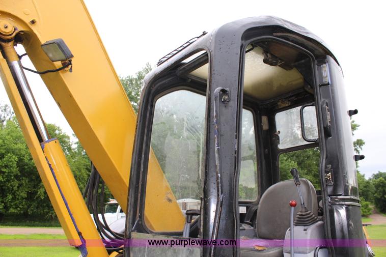 image for item J5980 Komatsu PC75UU-2 excavator