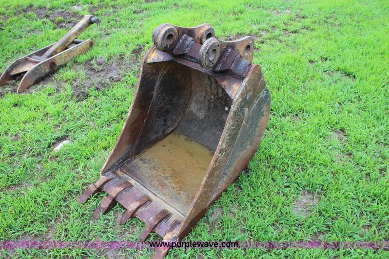 image for item J5980 Komatsu PC75UU-2 excavator