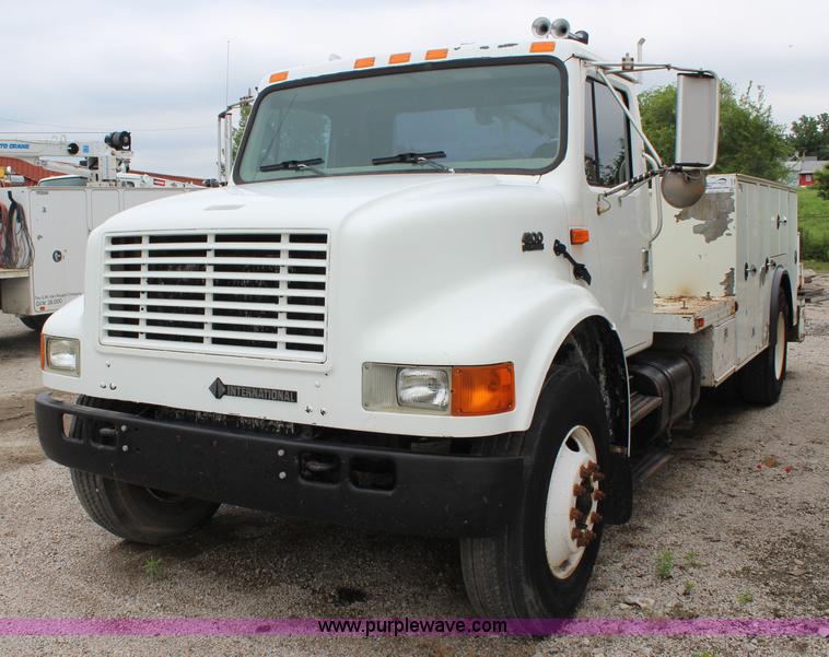 image for item J6000 2001 International 4900 service truck