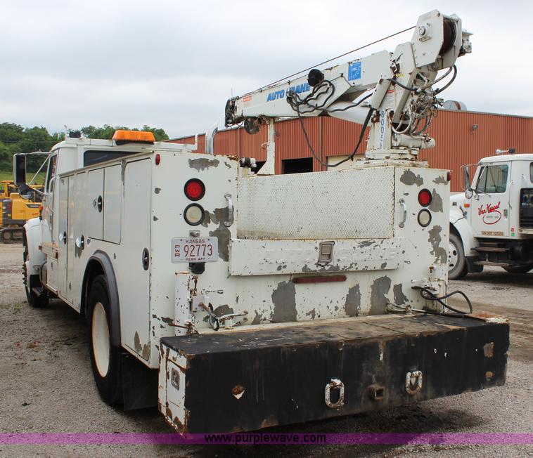 image for item J6000 2001 International 4900 service truck