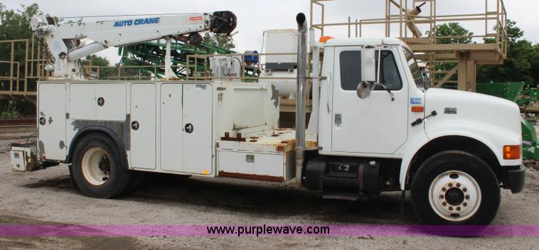 image for item J6000 2001 International 4900 service truck