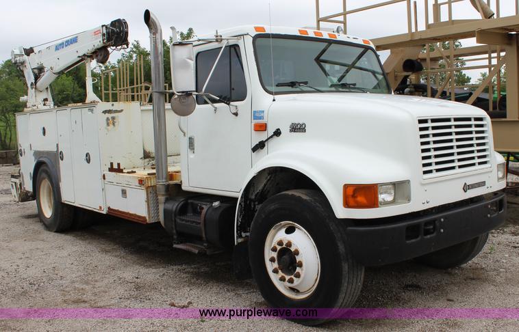 image for item J6000 2001 International 4900 service truck