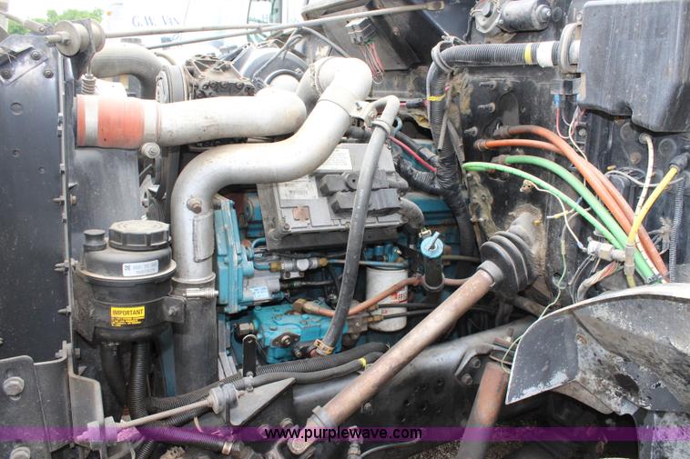 image for item J6000 2001 International 4900 service truck