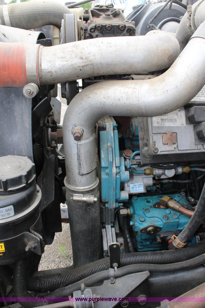 image for item J6000 2001 International 4900 service truck