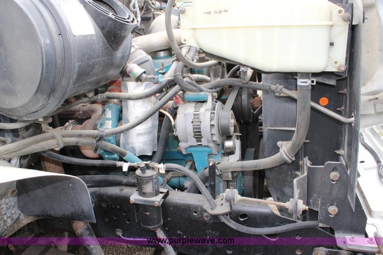 image for item J6000 2001 International 4900 service truck