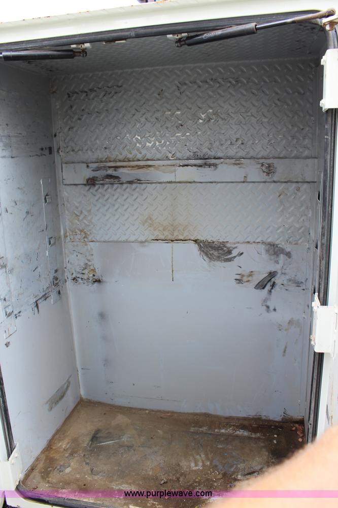 image for item J6000 2001 International 4900 service truck