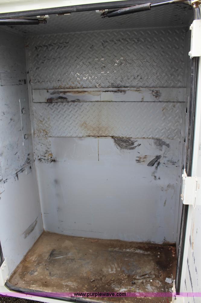 image for item J6000 2001 International 4900 service truck