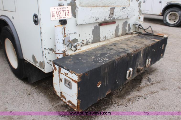 image for item J6000 2001 International 4900 service truck