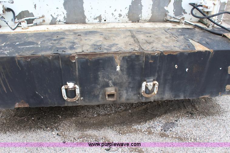 image for item J6000 2001 International 4900 service truck