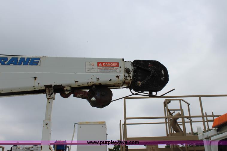 image for item J6000 2001 International 4900 service truck