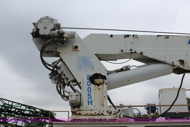 image for item J6000 2001 International 4900 service truck