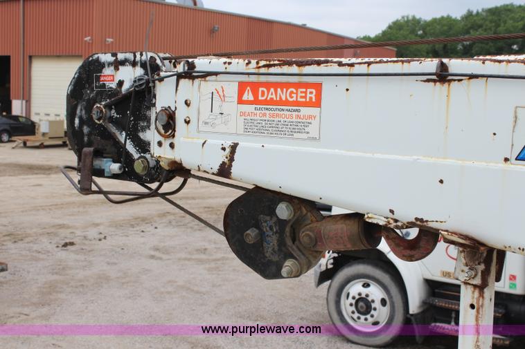 image for item J6000 2001 International 4900 service truck