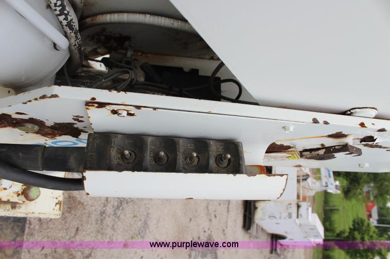 image for item J6000 2001 International 4900 service truck