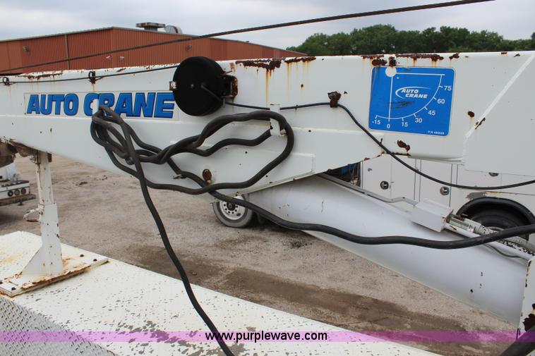 image for item J6000 2001 International 4900 service truck